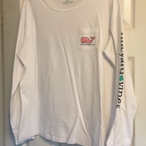 💋Vineyard Vines “ KISS me I’m Irish “